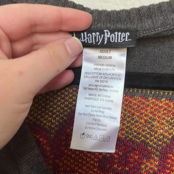 Harry Potter Gryffindor Sweater - Picture 2 of 4